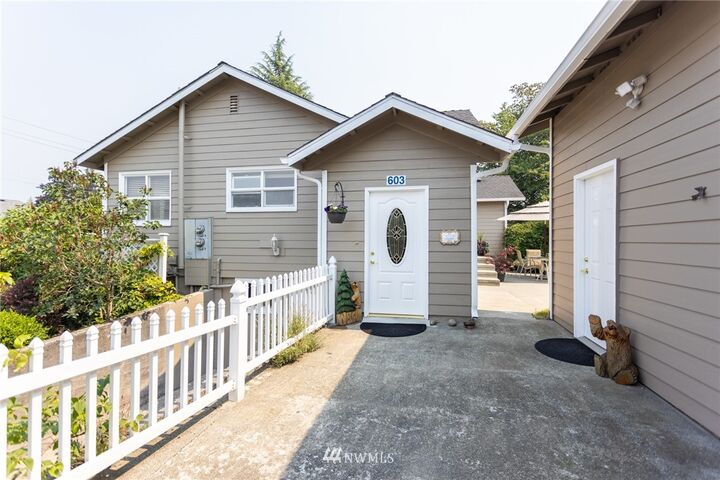 Property Photo: 603 Redwood Lane WA 98284