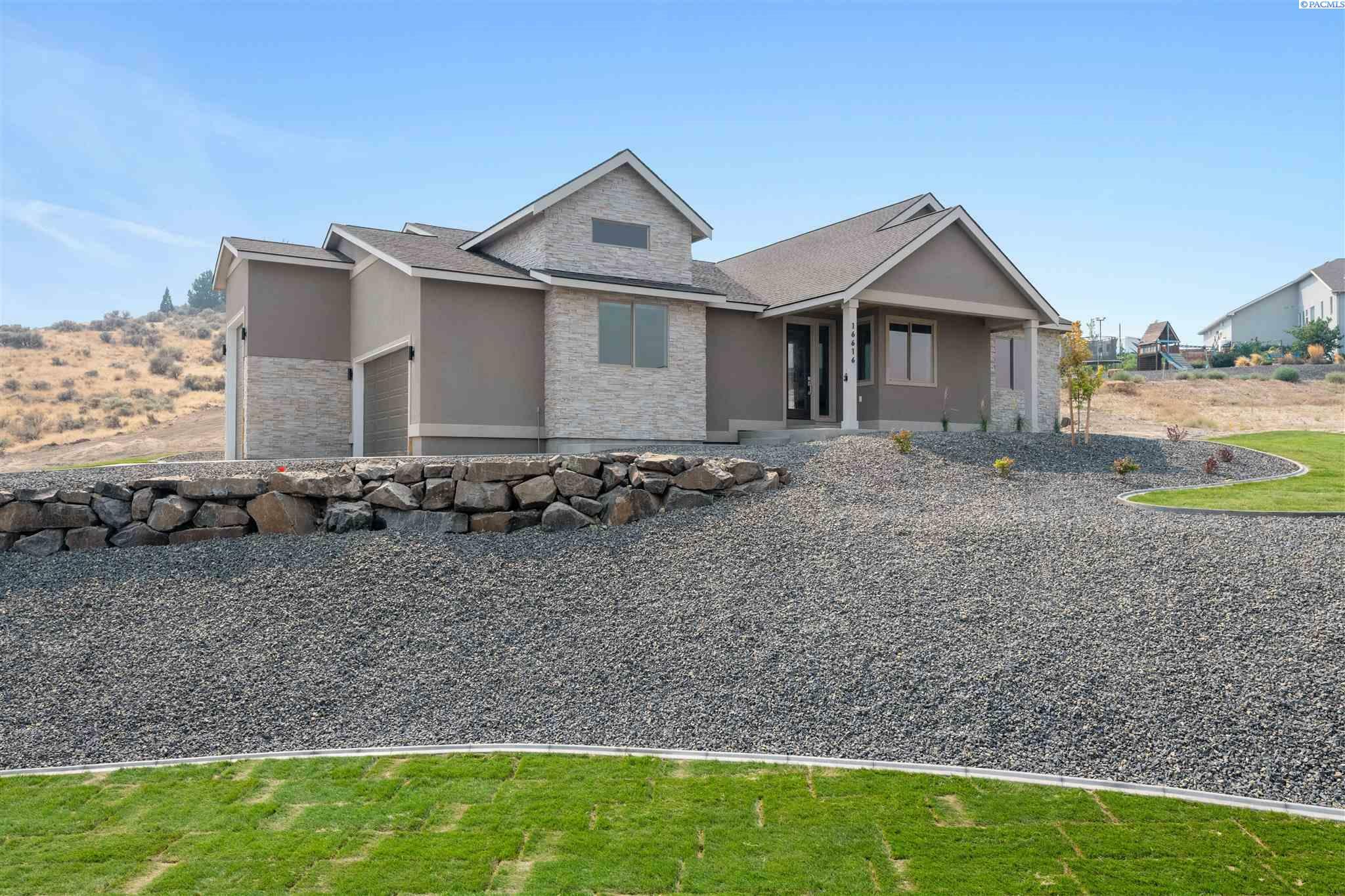 Property Photo: 16616 S Ridge View Lane WA 99338