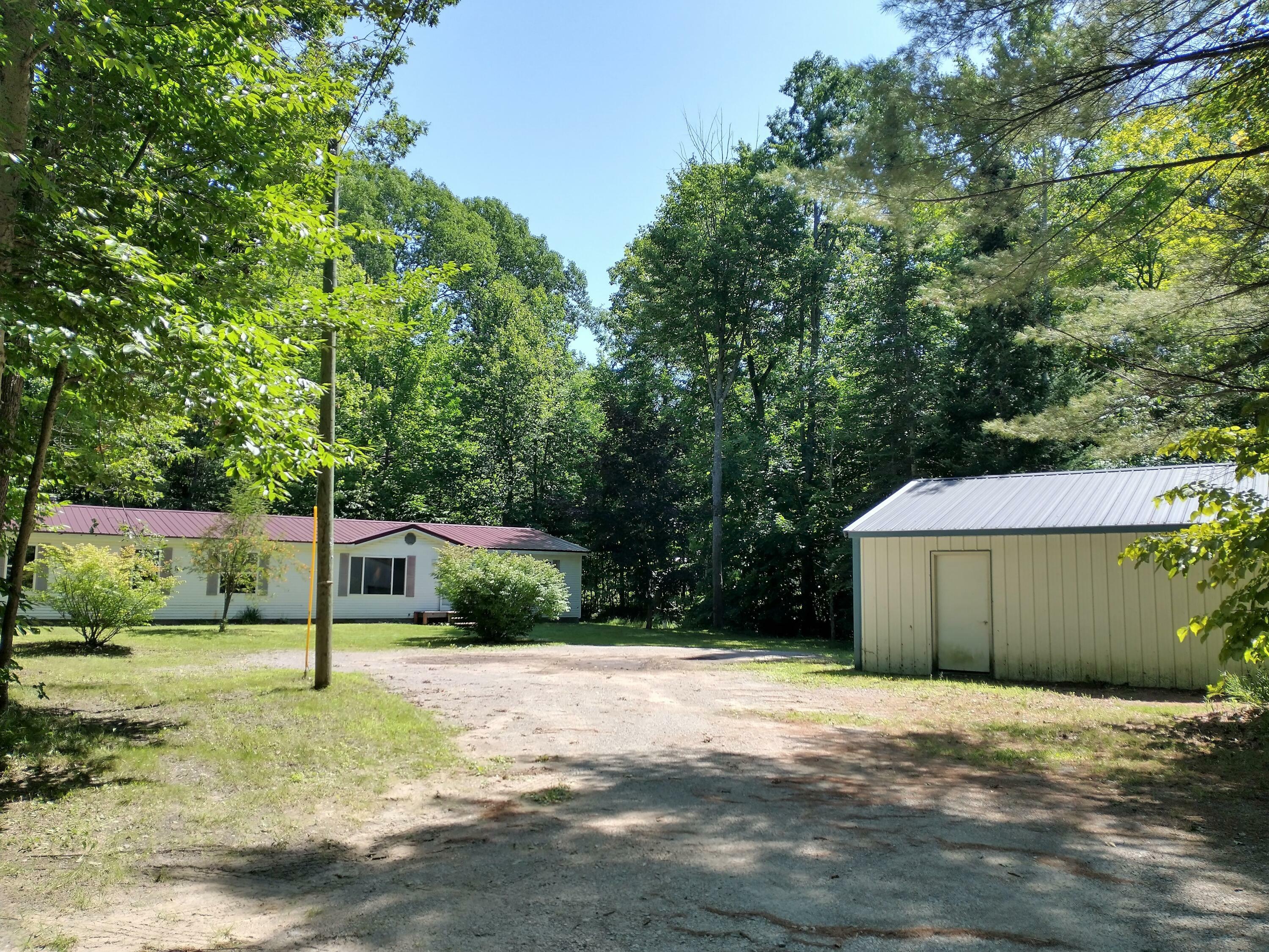 Property Photo: 2409 E Mullett Lake Road MI 49749