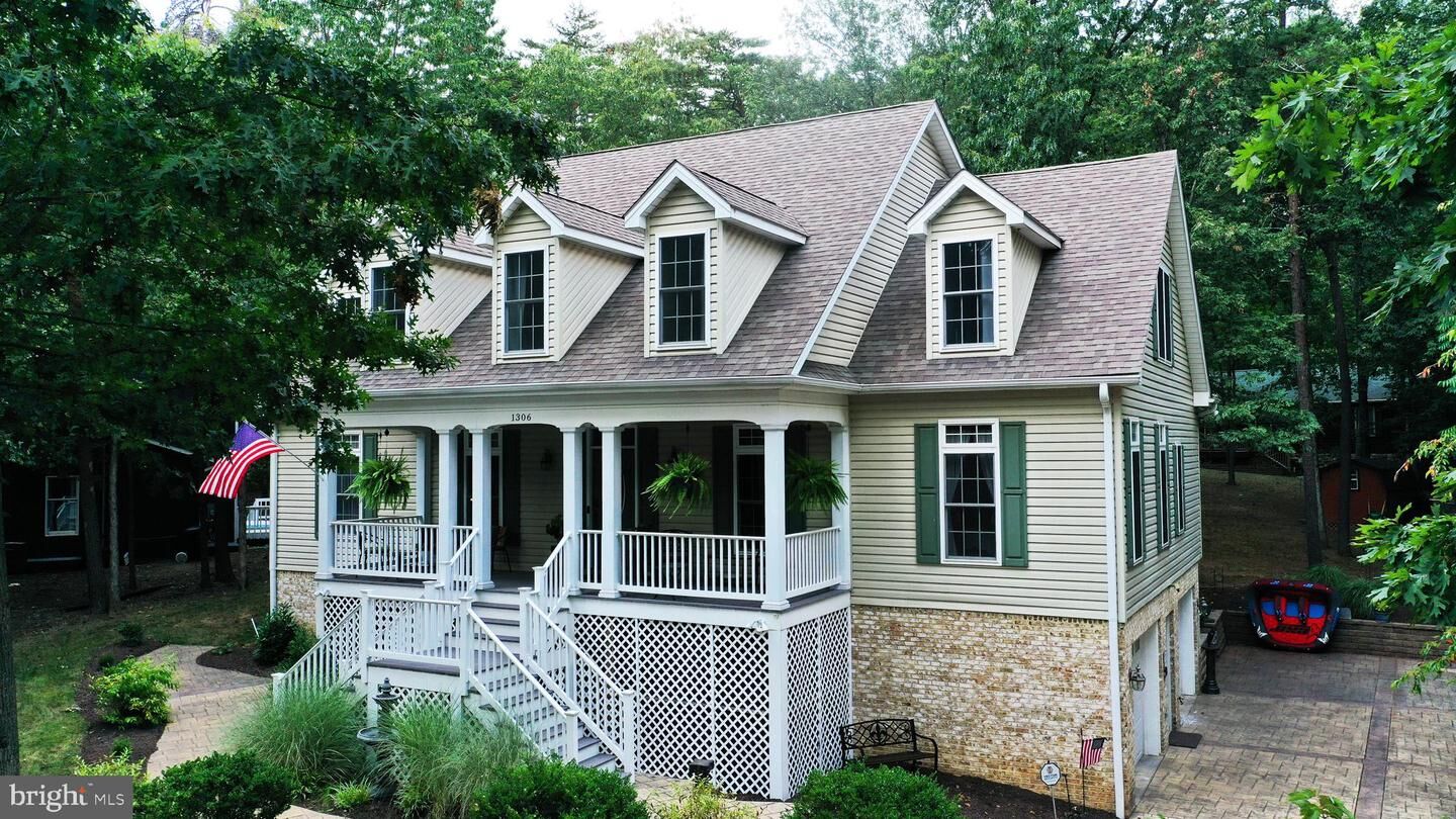 Property Photo: 1306 Lakeview Drive VA 22625