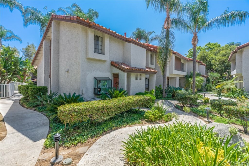 Property Photo: 221 Oahu Way CA 92870