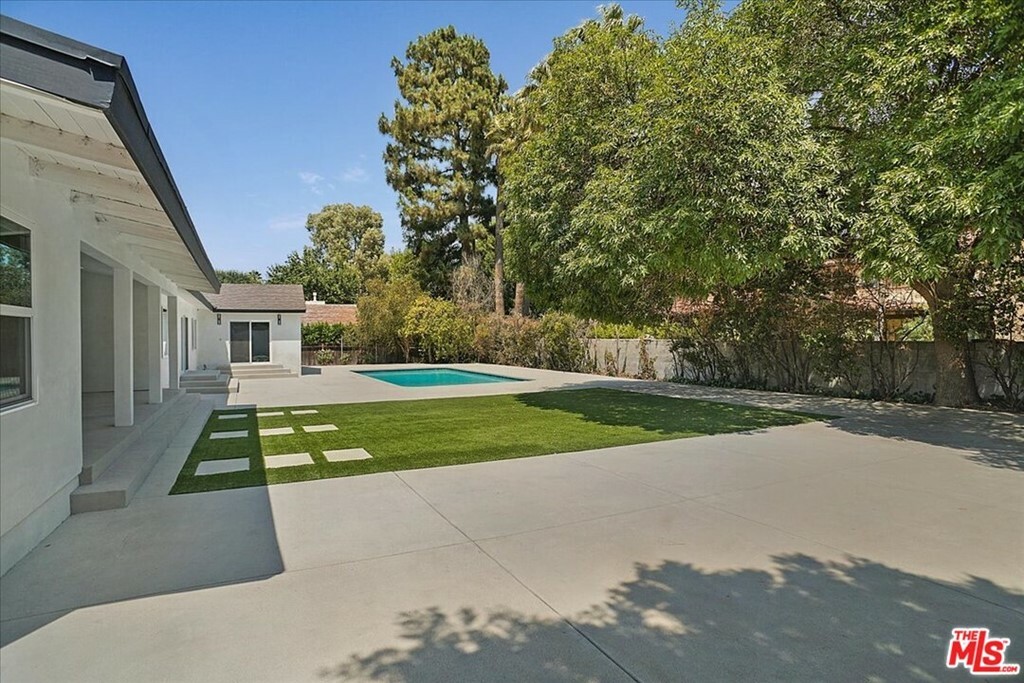 Property Photo:  5360 Amestoy Avenue  CA 91316 