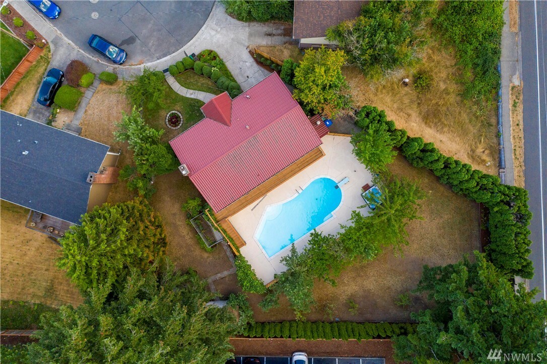 Property Photo: 1105 Vashon Ct NE WA 98059