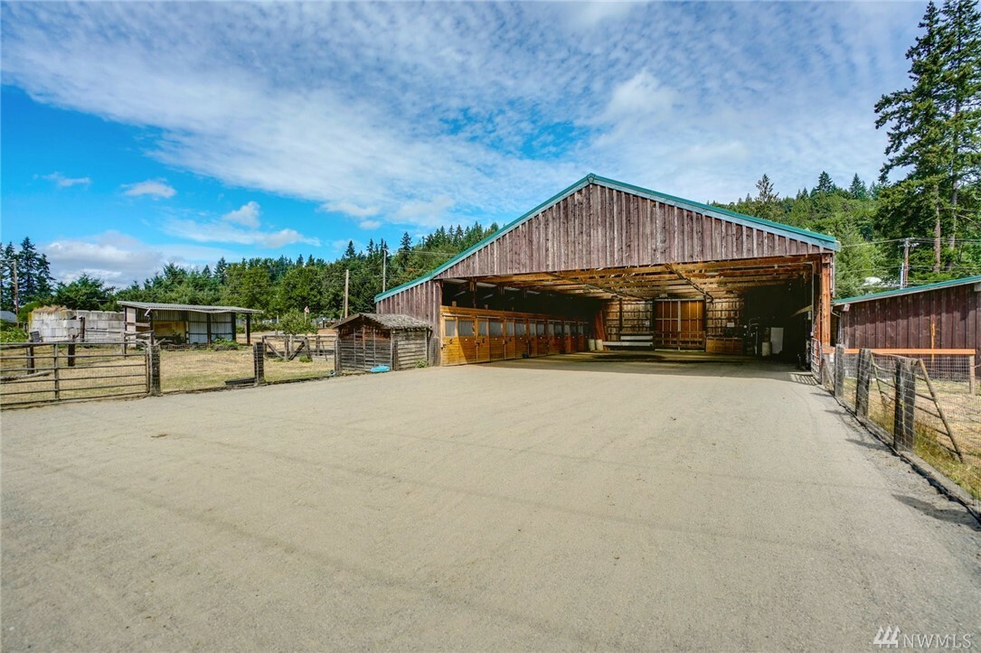 Property Photo:  16515 SE May Valley Rd  WA 98059 