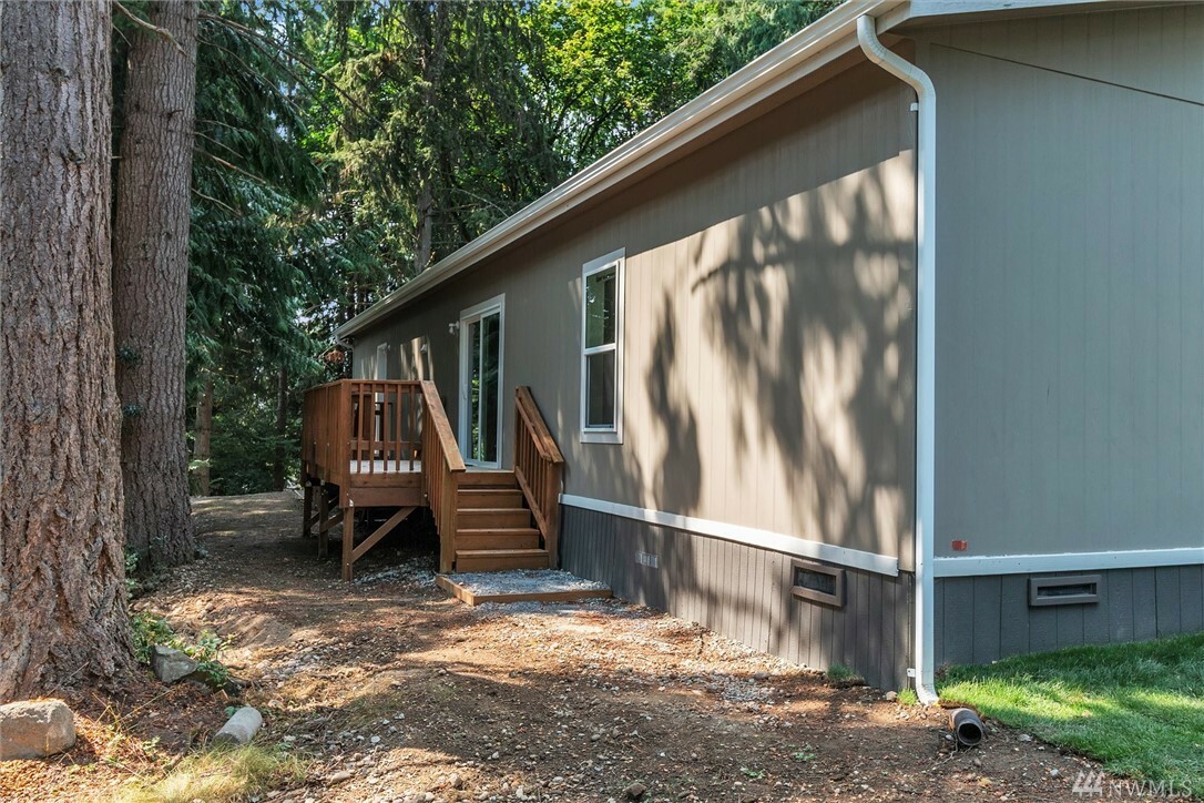 Property Photo:  22120 Echo Lake Rd  WA 98296 