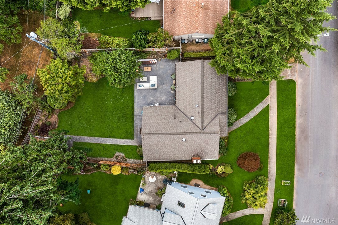 Property Photo: 4059 NE 87th St WA 98115