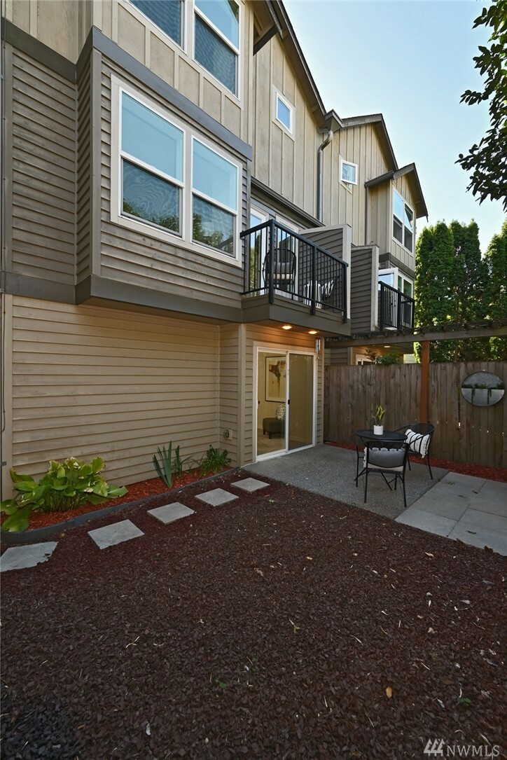 Property Photo:  4809 Stone Wy N B  WA 98103 