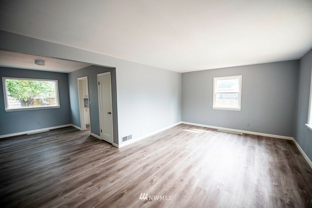 Property Photo: 144 Kenneth Street WA 99362