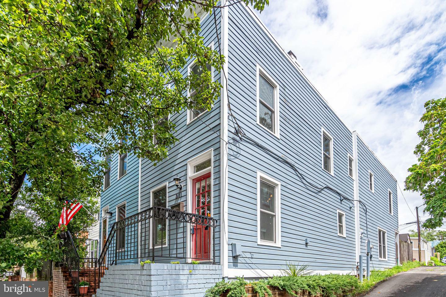 Property Photo:  311 N Payne Street  VA 22314 