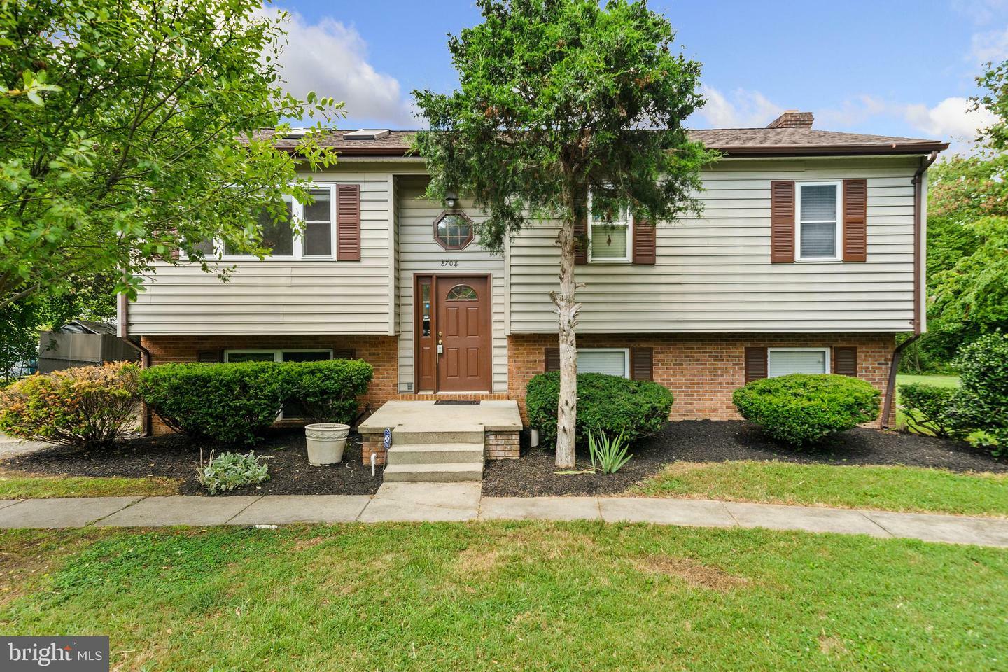 Property Photo:  8708 Lindendale Drive  MD 20707 