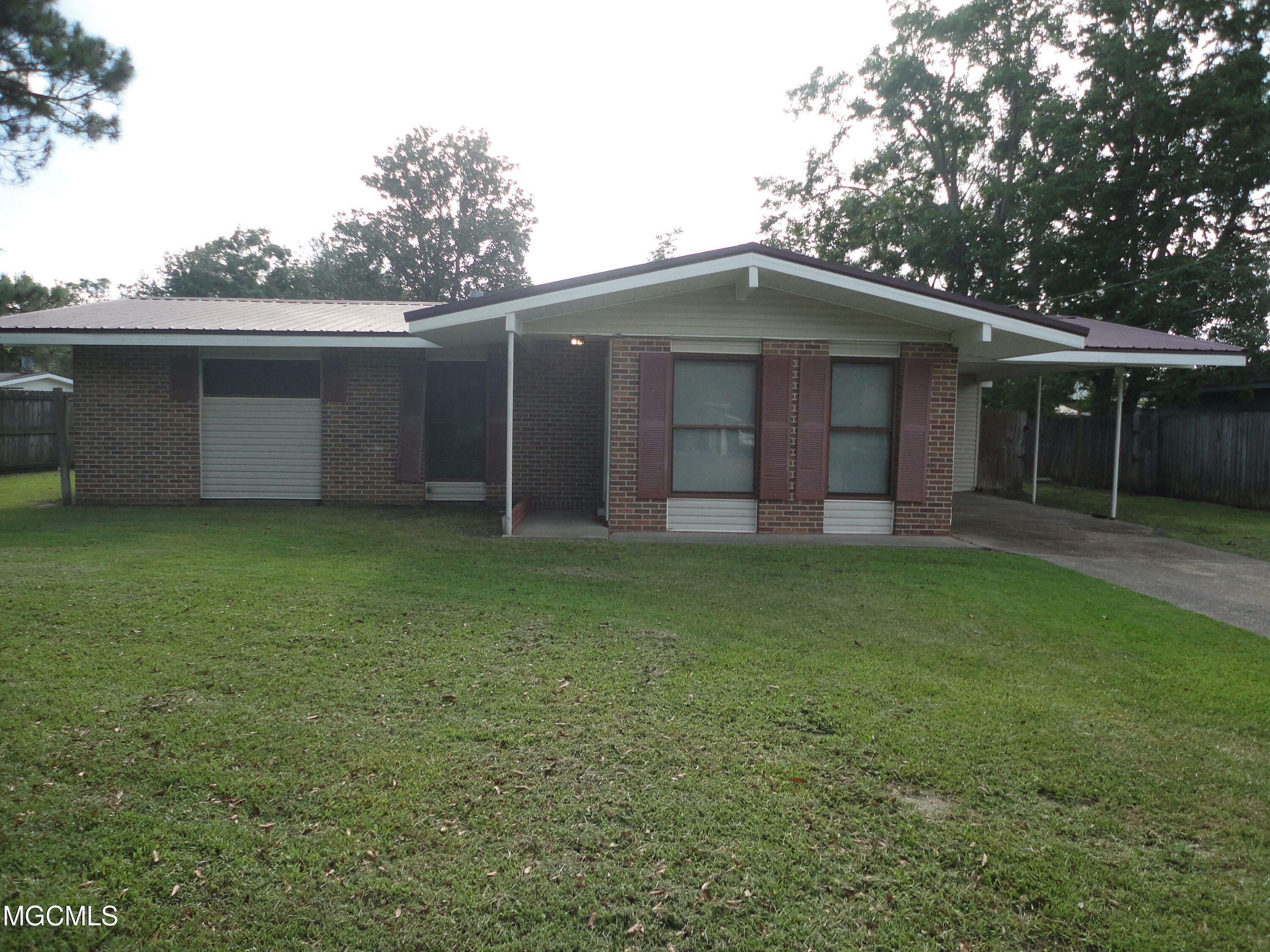 Property Photo:  2303 Glendale Street  MS 39567 