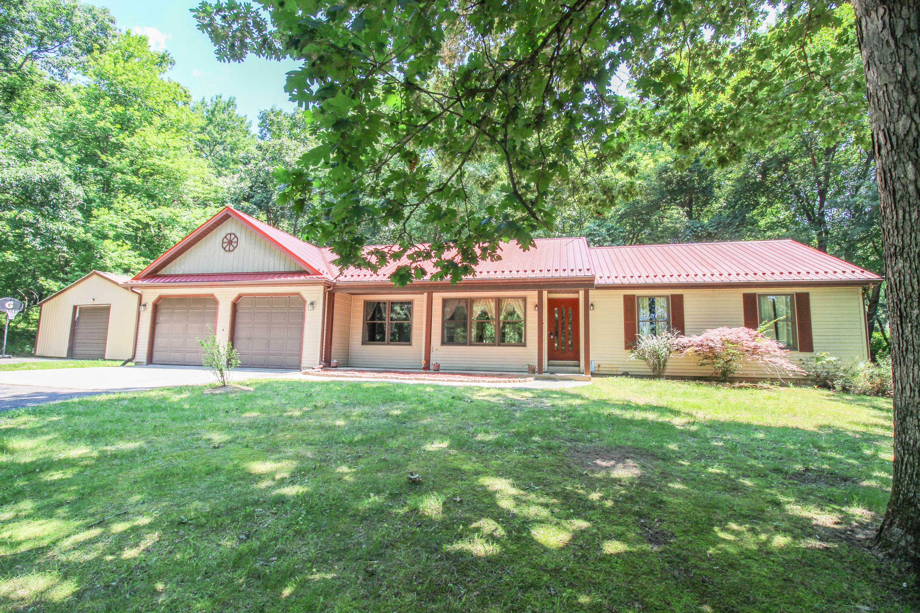 Property Photo:  13490 Pleasant Drive  MI 49130 