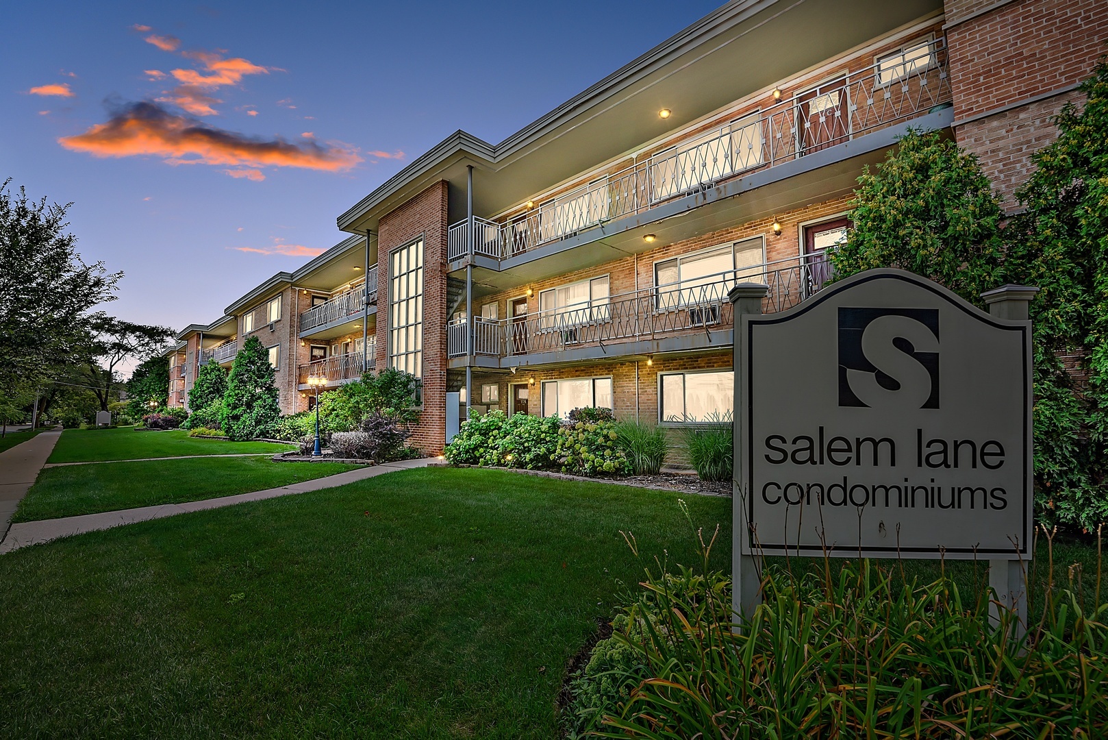 Property Photo: 222 N Salem Avenue 11B IL 60005