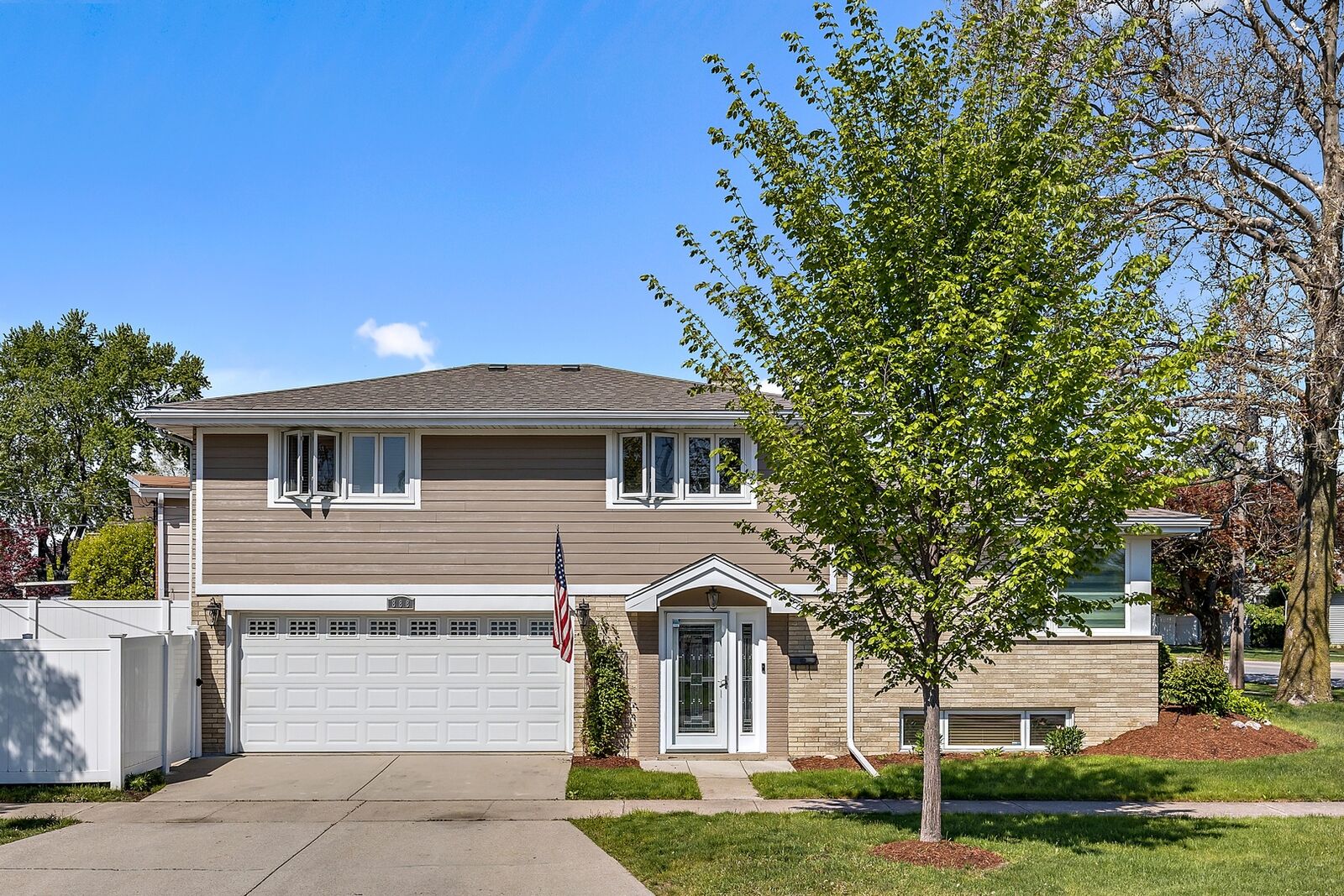 Property Photo:  888 S Cadwell Avenue  IL 60126 