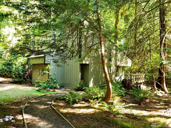 Property Photo:  737 E Promontory Rd  WA 98584 