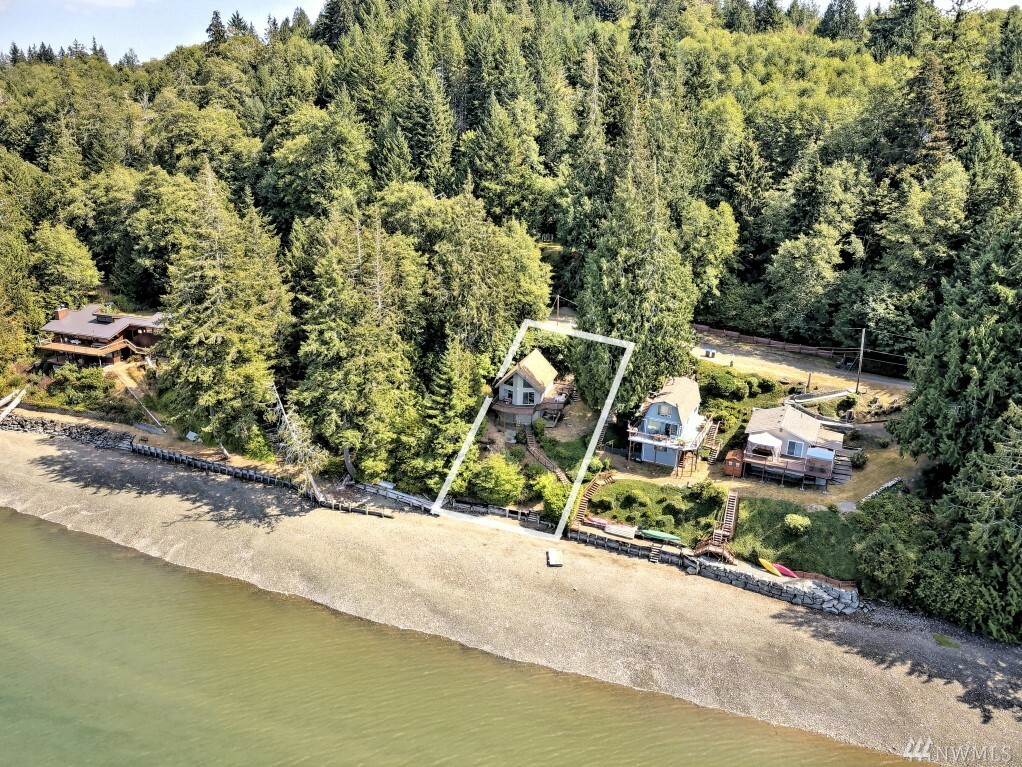 Property Photo:  180 E Beaver Lane  WA 98584 