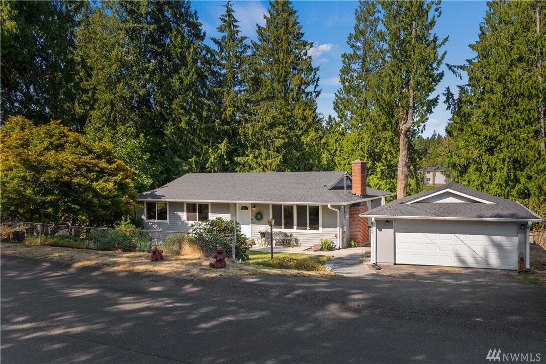 Property Photo:  20507 Larita Dr E  WA 98391 