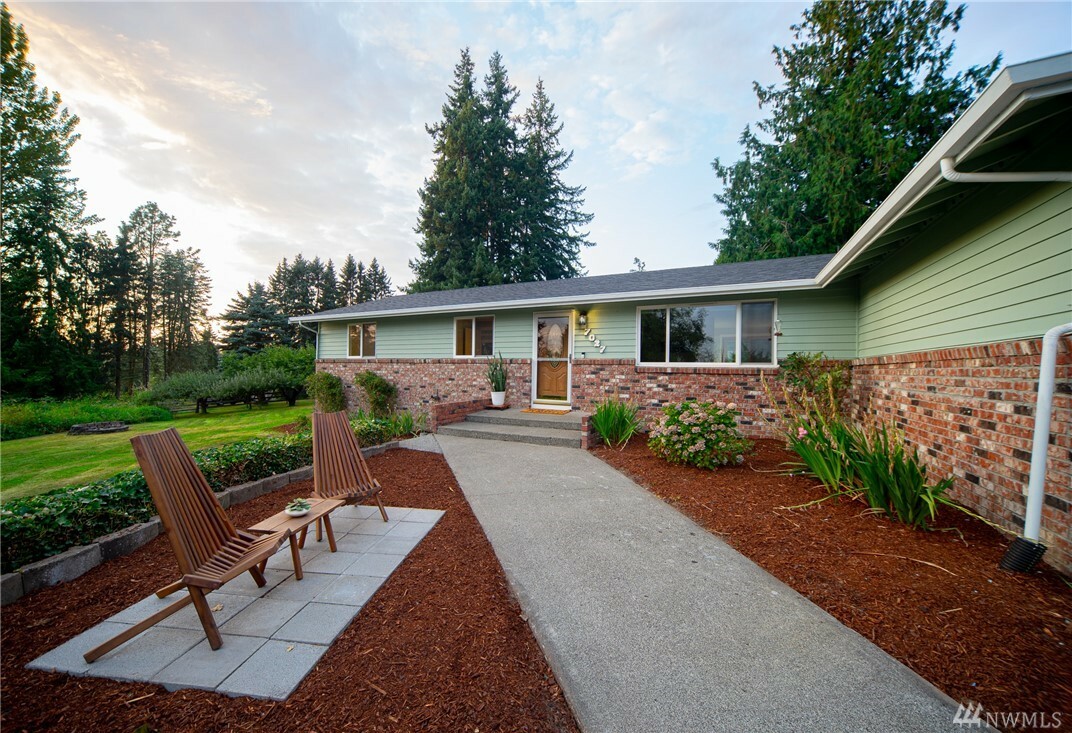 Property Photo: 7027 73rd Place SE WA 98290