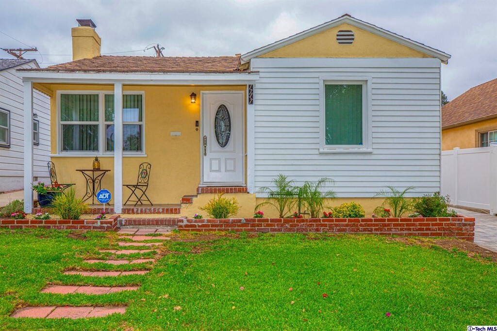 Property Photo: 1717 Woodland Avenue CA 91208