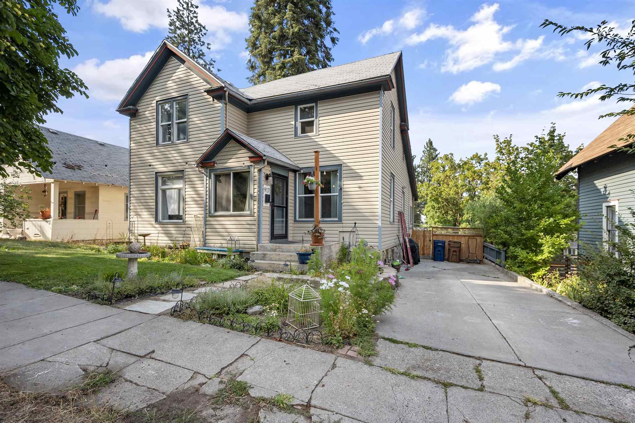 Property Photo:  917 E 10th Ave  WA 99202 