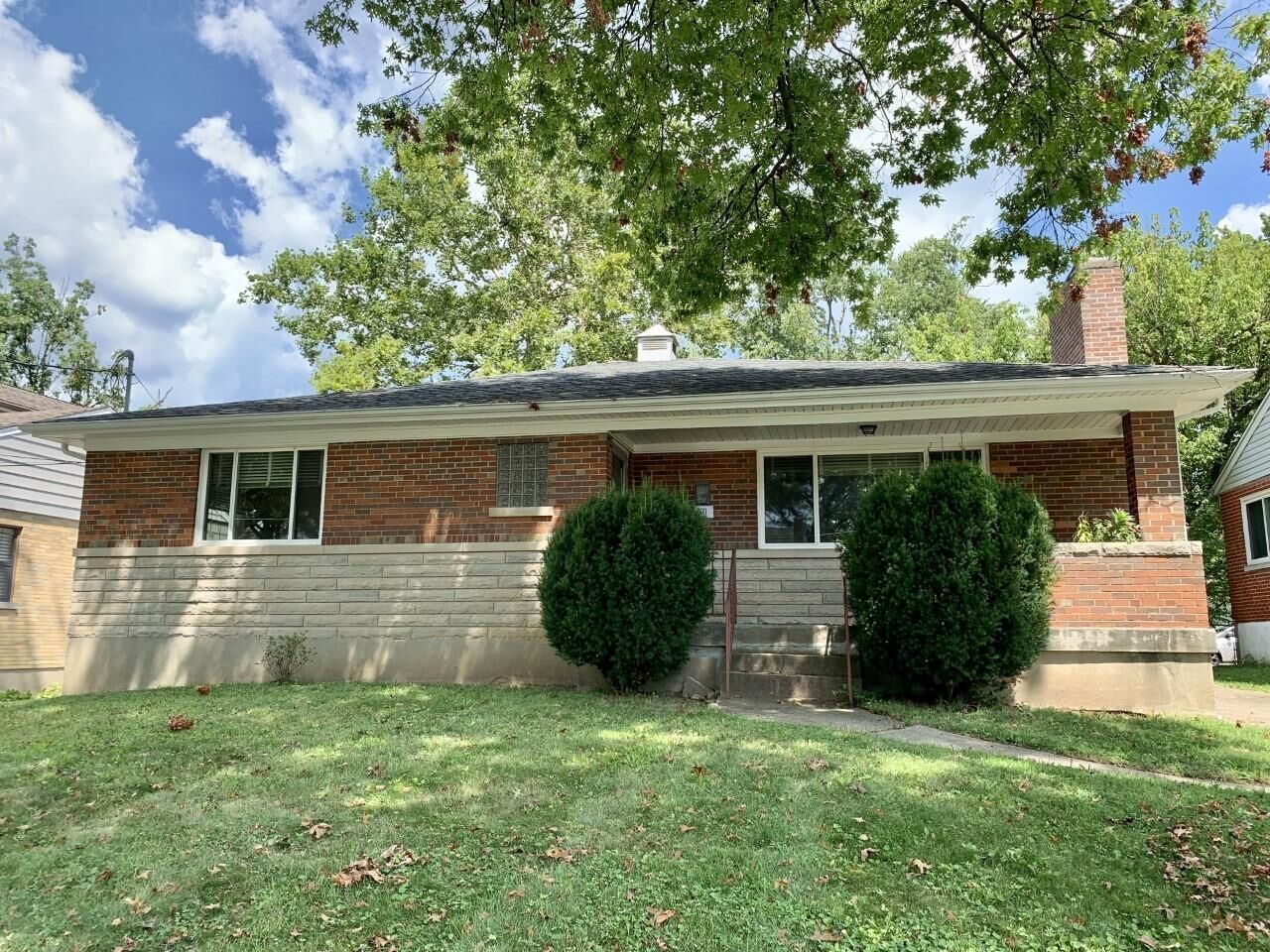 Property Photo:  2806 Breezy Way  OH 45239