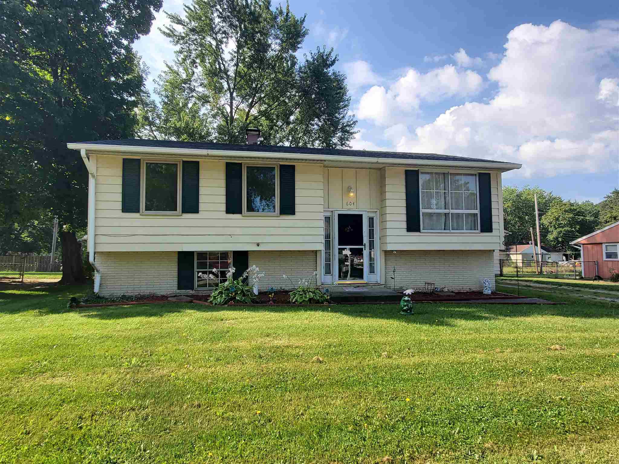 Property Photo:  604 Springbrook Road  IN 46825-3642 