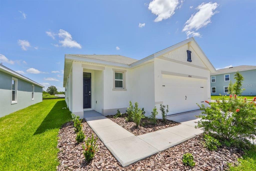 Property Photo:  17058 Oval Rum Drive  FL 33598 