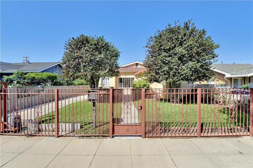 Property Photo:  3812 Boyce Avenue  CA 90039 