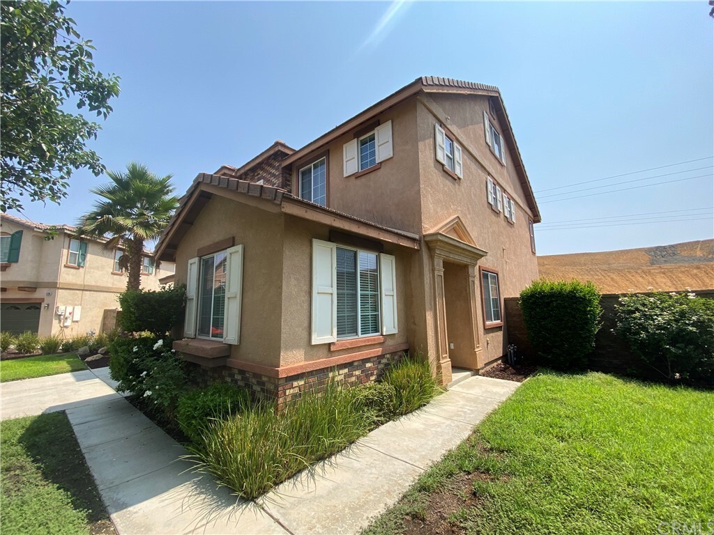Property Photo: 41004 Marquise Street CA 92532