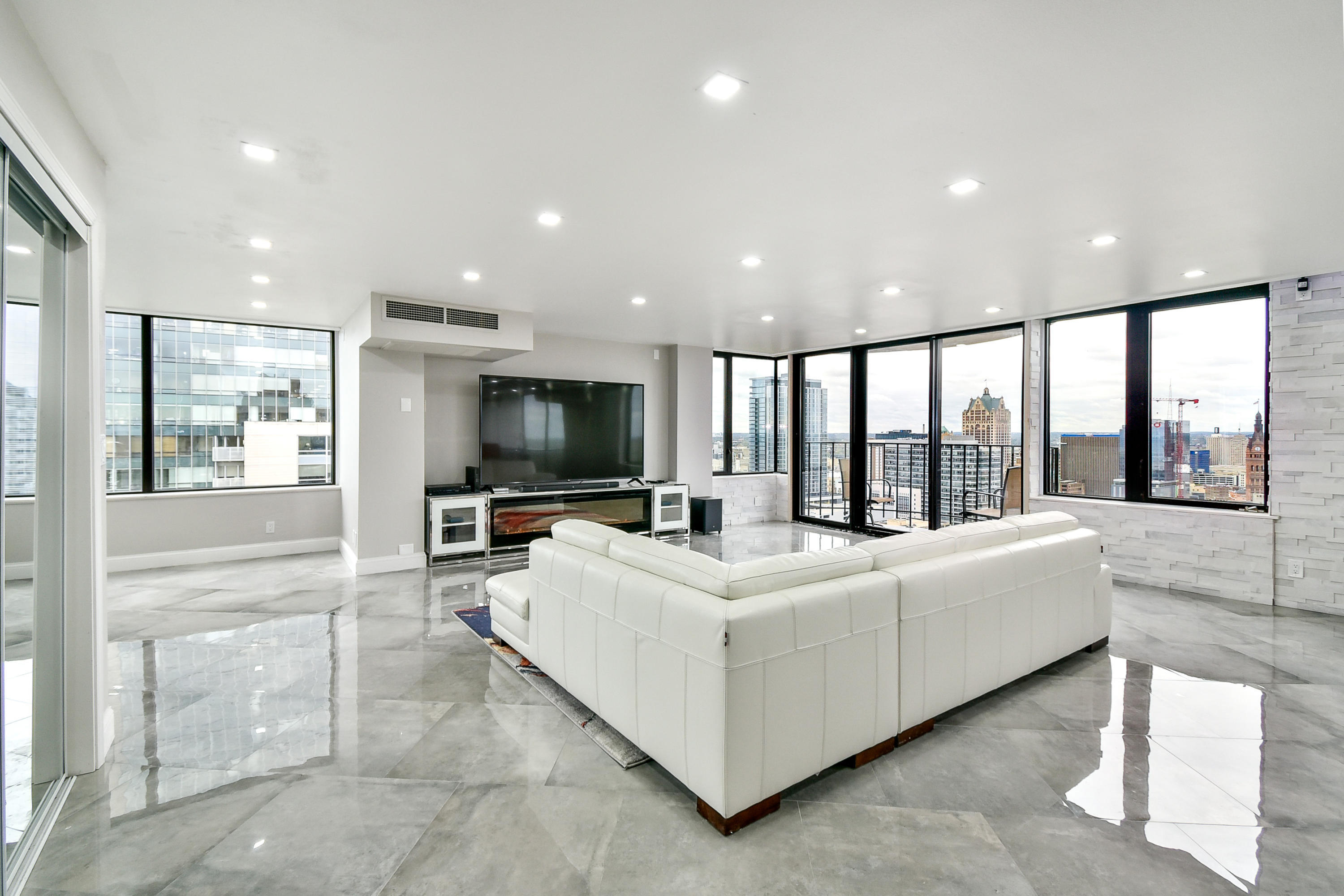 Property Photo: 929 N Astor St 2601/2603 WI 53202