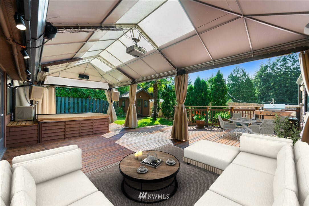 Property Photo: 611 NE 204th Street WA 98155