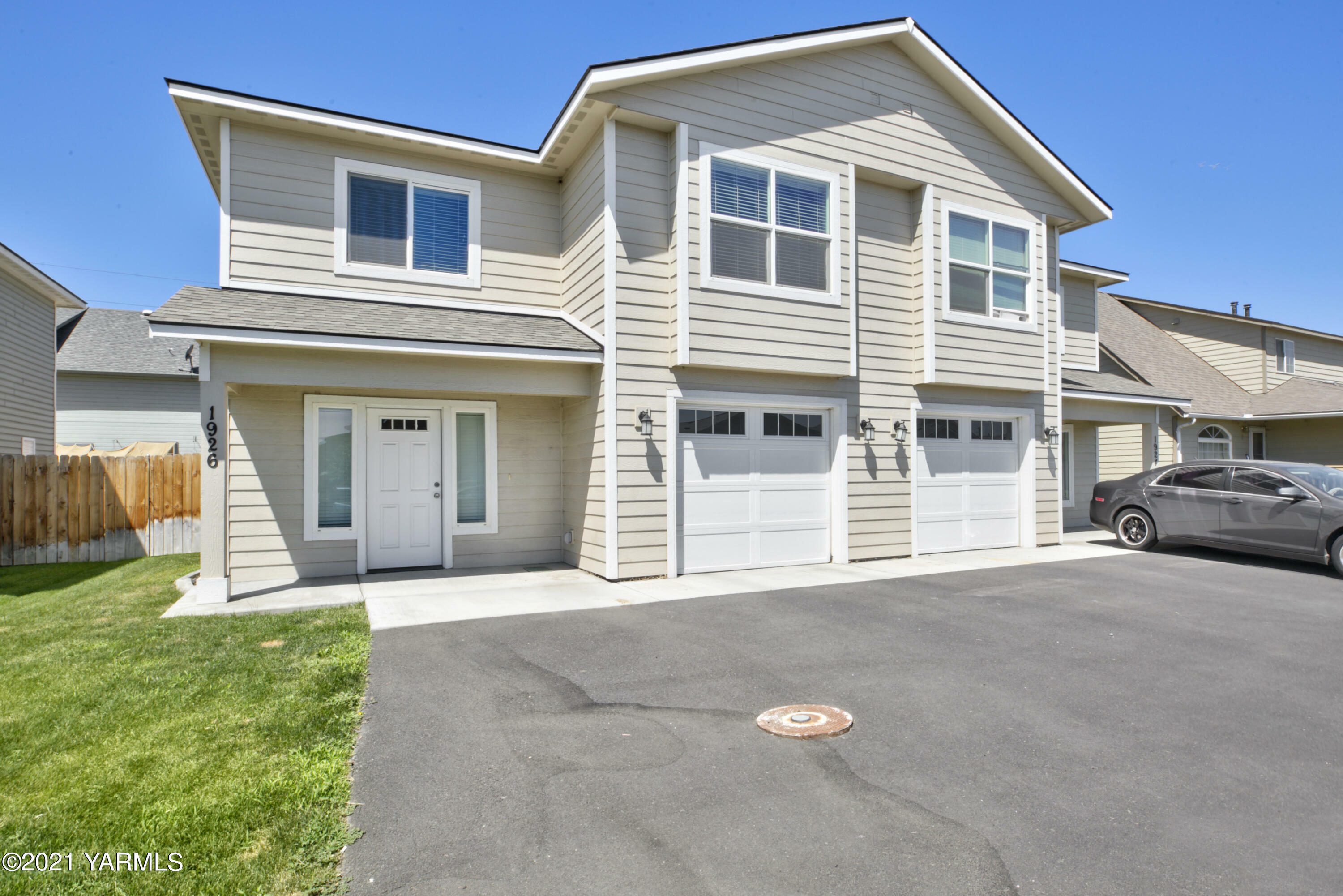 Property Photo: 1924 Royal Palm Ave WA 98903