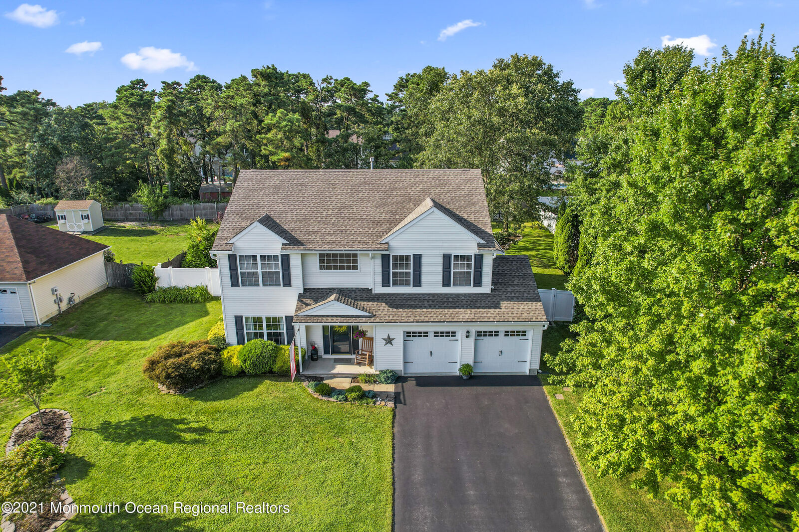 Property Photo:  7 Laketree Court  NJ 08759 