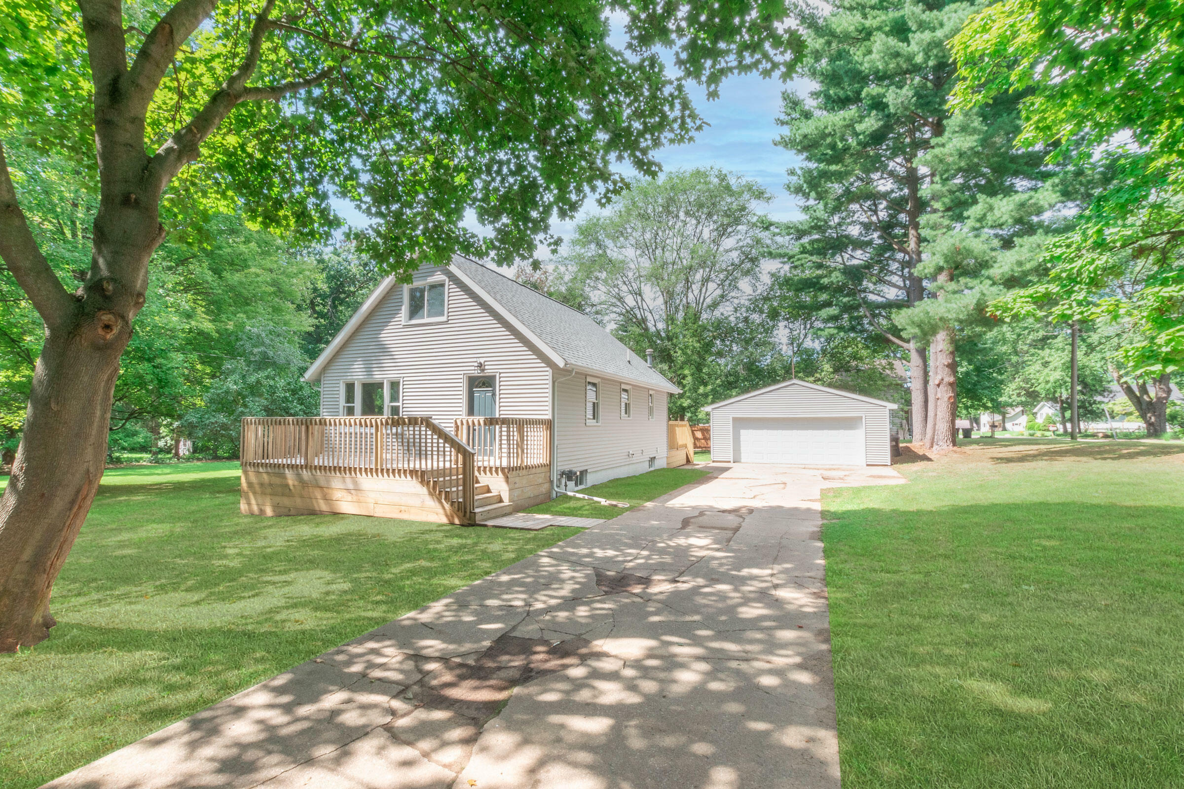 Property Photo:  602 Glendale Street  MI 49203 