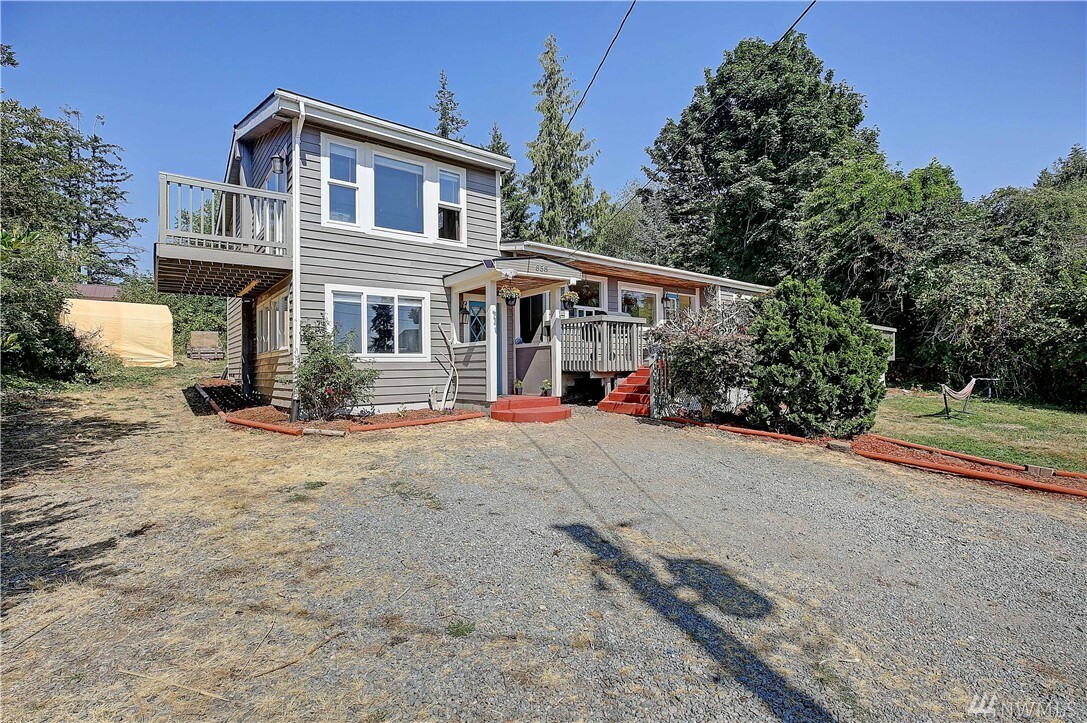 Property Photo:  858 Westview Ct  WA 98282 