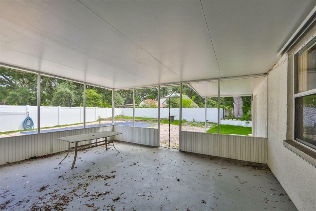 Property Photo:  230 Bryan Oak Avenue  FL 33511 