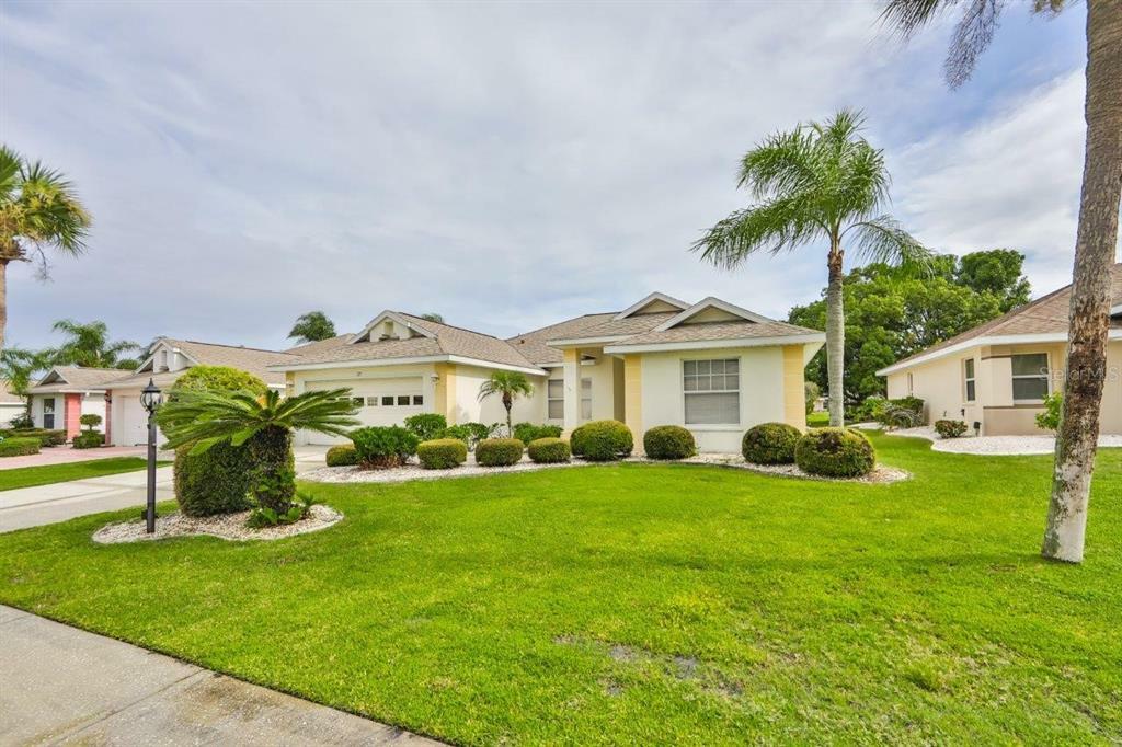 Property Photo:  327 Caloosa Palms Court  FL 33573 