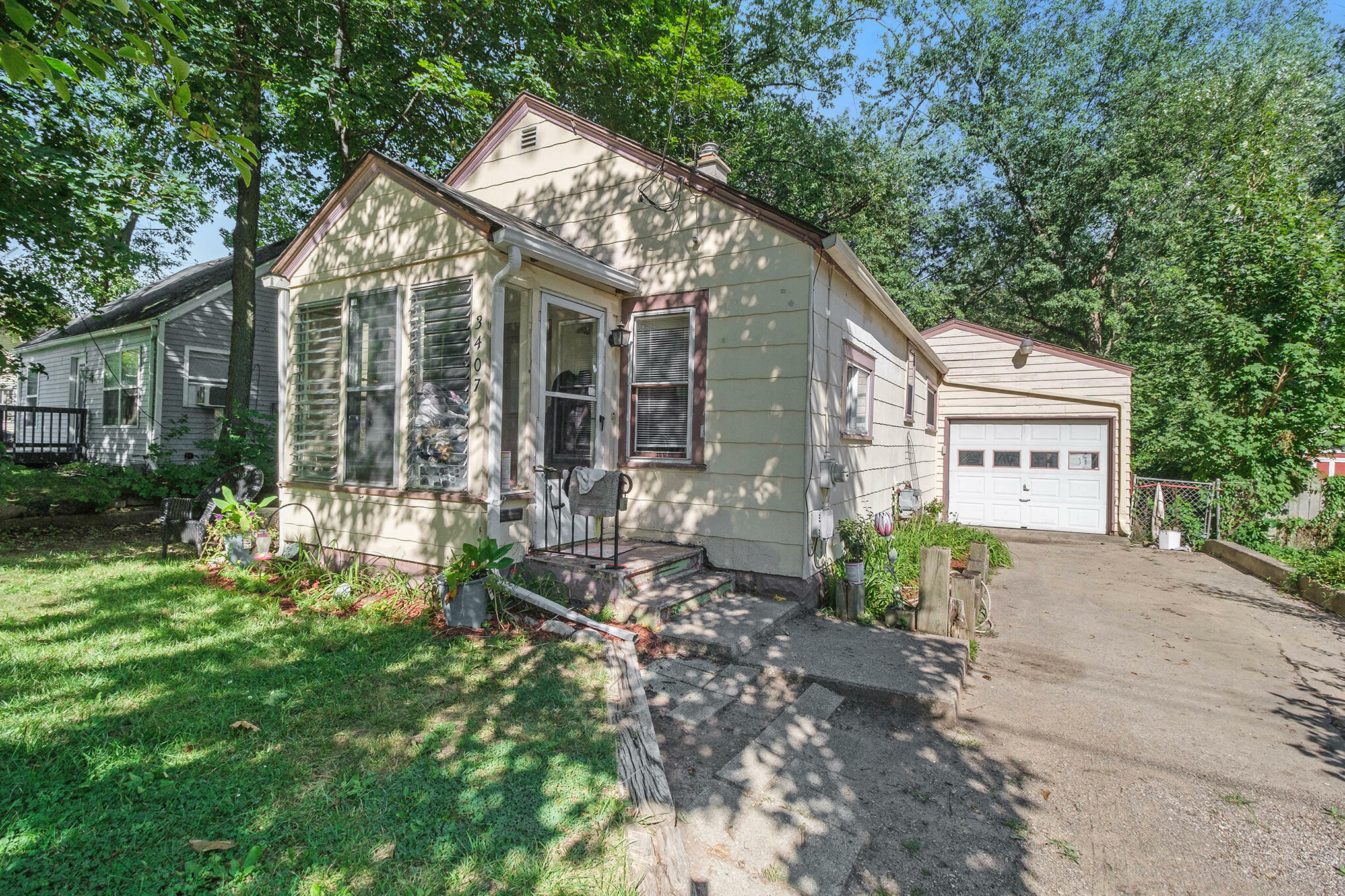 Property Photo:  3407 Lowden Street  MI 49008 