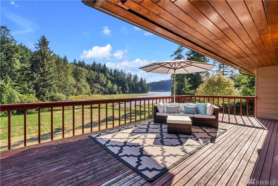 Property Photo:  1718 Rainier Ave  WA 98229 