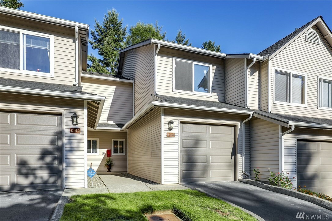 Property Photo:  4808 NE Sunset Blvd E-103  WA 98059 