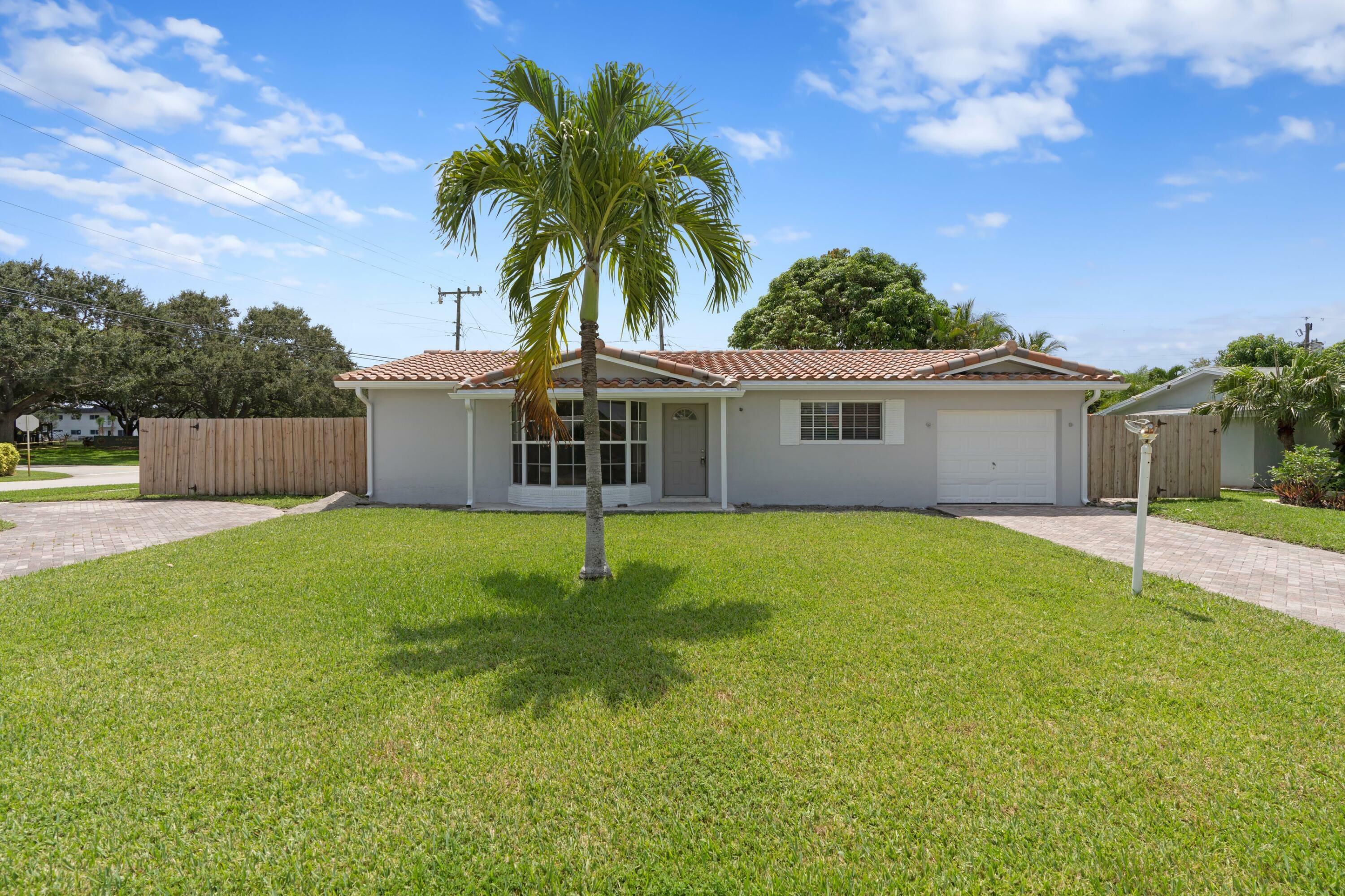 Property Photo:  200 SW 13th Street  FL 33432 