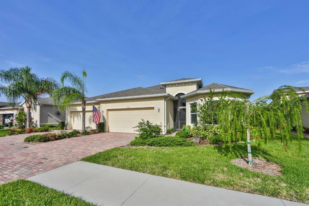 Property Photo:  727 Chipper Drive  FL 33573 