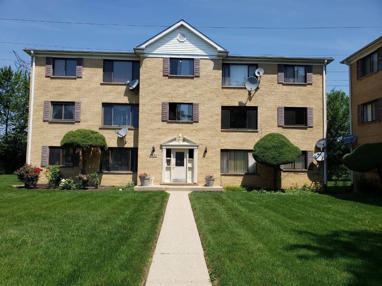 9350 Hamilton Court B  Des Plaines IL 60016 photo