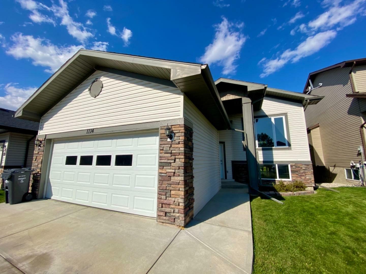 Property Photo: 1114 Highland Green View NW AB T1V 1X2