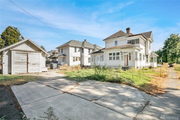 Property Photo:  325 E Alder St  WA 99362 