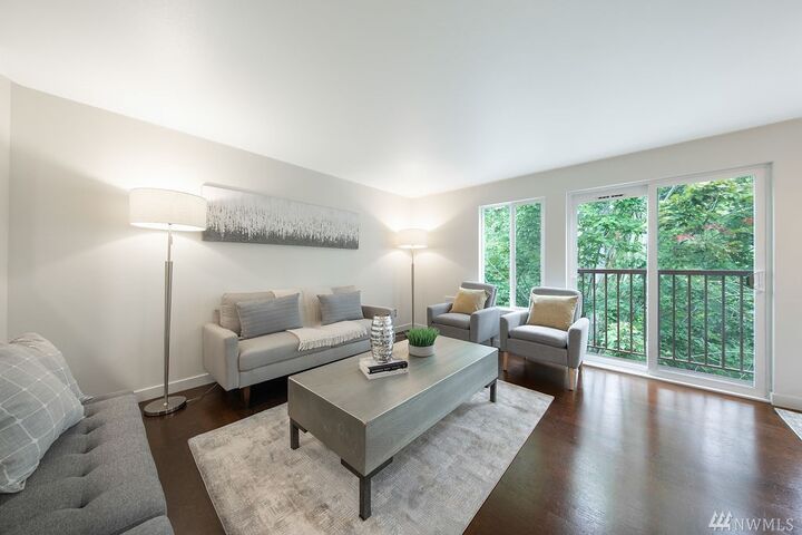 Property Photo: 3661 Phinney Ave N 409 WA 98103