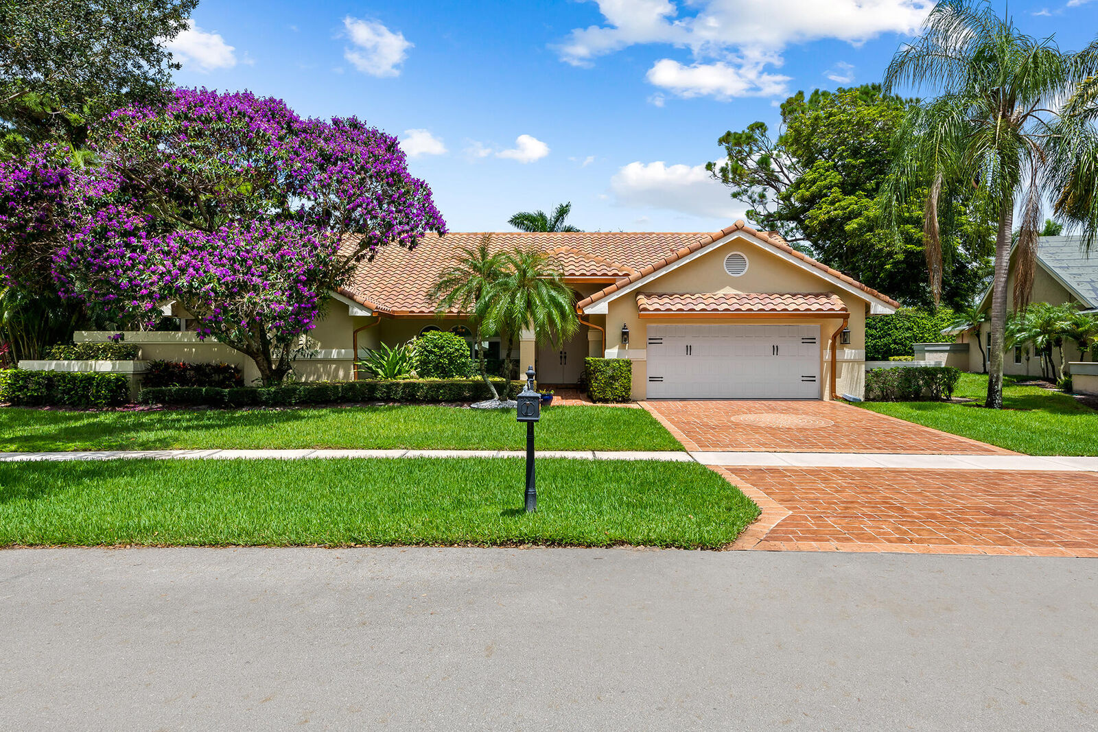 Property Photo:  4447 Woodfield Boulevard  FL 33434 