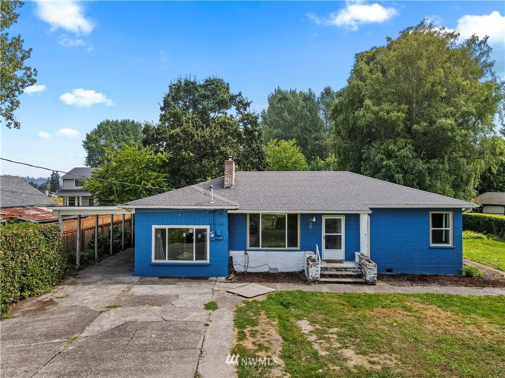 Property Photo:  1224 33rd Avenue  WA 98632 