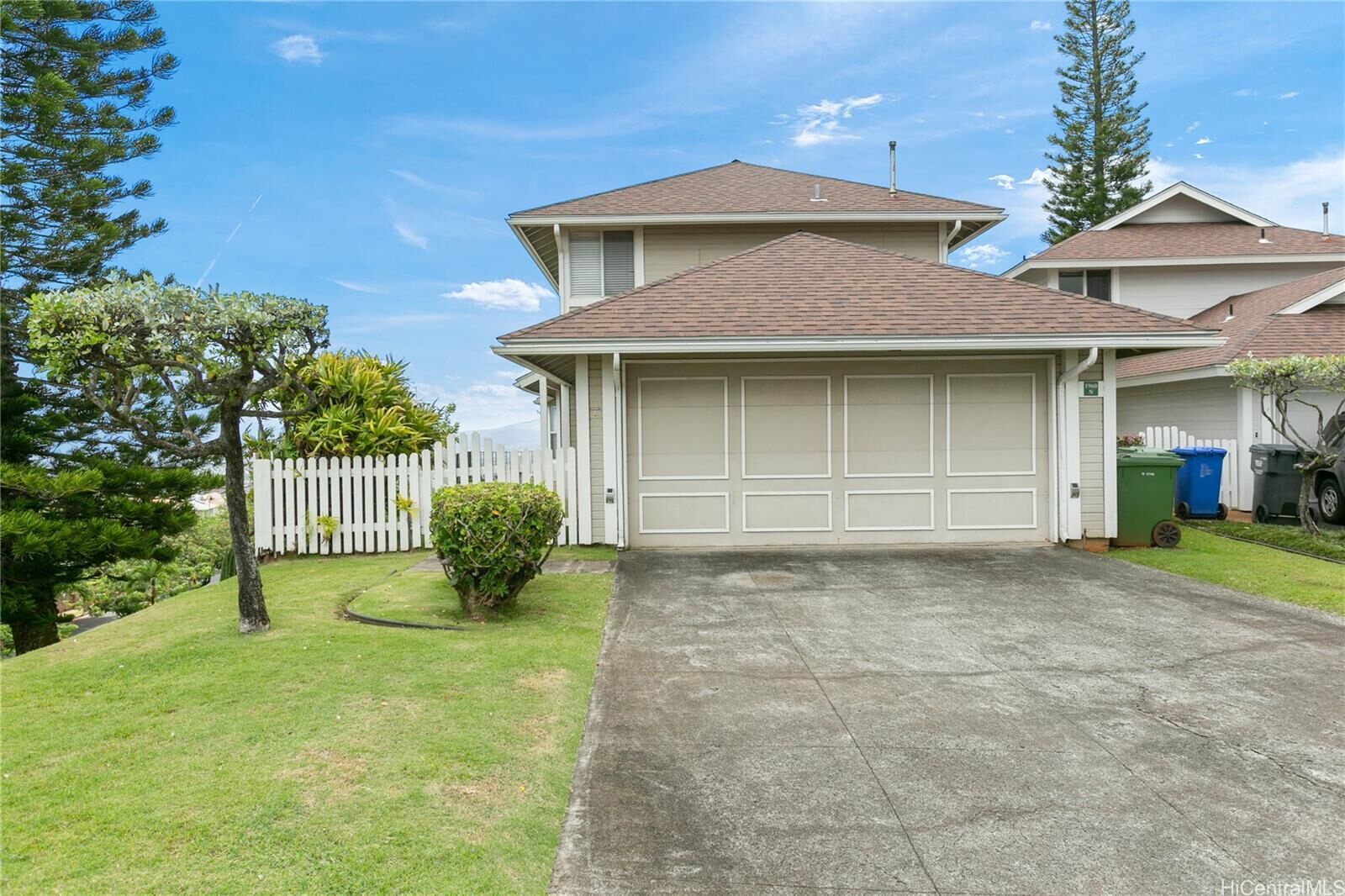 Property Photo:  98-1960 Kaahumanu Street N  HI 96782 