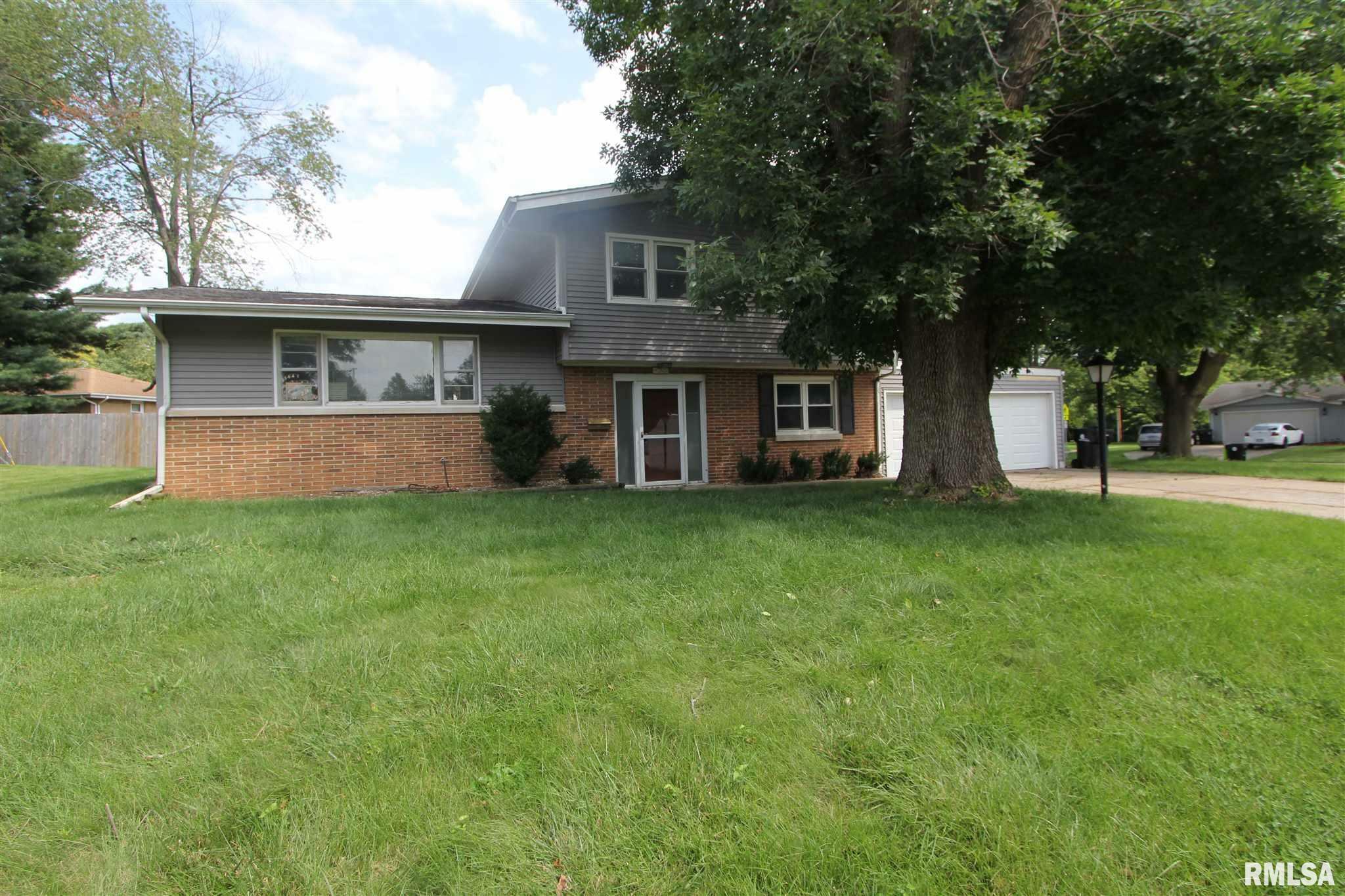 Property Photo: 903 Chelsea IL 61571
